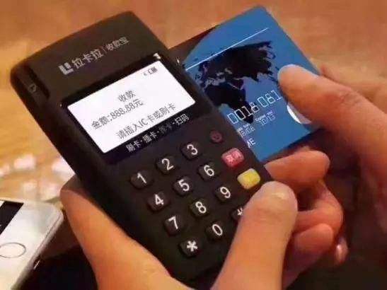 POS機(jī)辦理：用POS機(jī)刷一萬塊錢要扣掉多少錢？