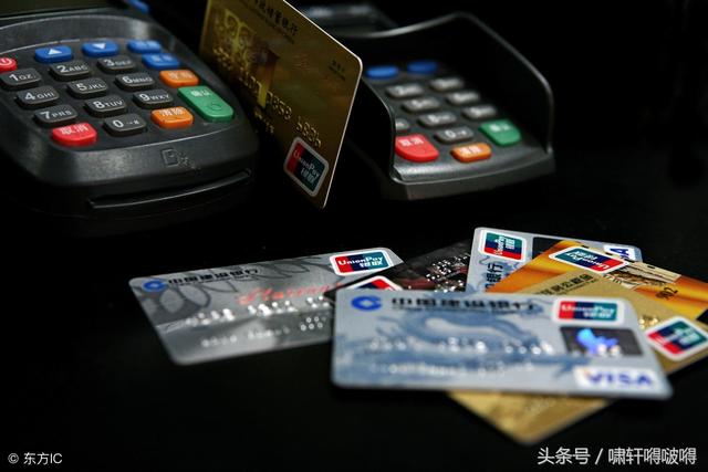 現(xiàn)在個人POS機辦理很簡單，只要提供身份證，信用卡就能馬上辦理，然后自行下載APP軟件，注冊實名認(rèn)證后就能刷卡收款，非常方便。
